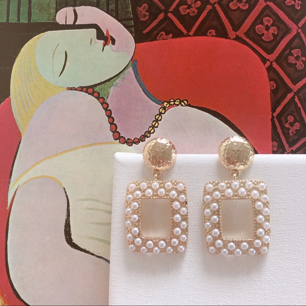H&M Gold Pearl Statement Drop Earring
